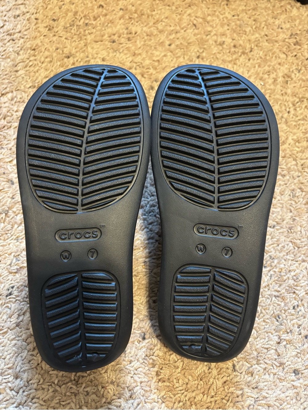 Crocs Black Slide Platform Sandals size 7 - Classic Comfort - Picture 3 of 4